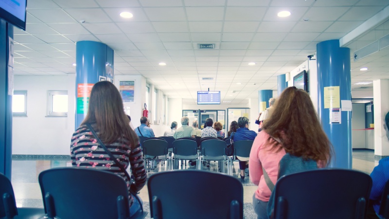 Persone in attesa in ospedale